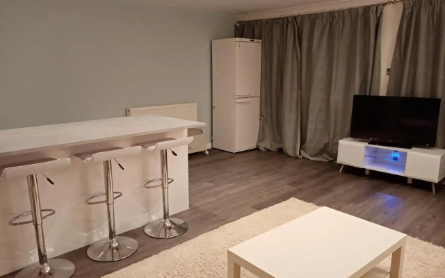 New SLEEP 4 COSY HOME