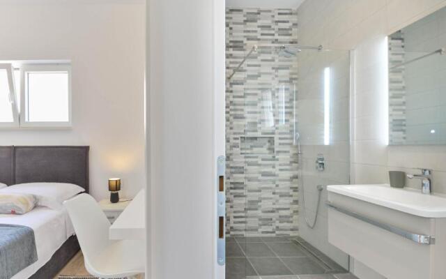 Luxury villa with pool near the beach 2