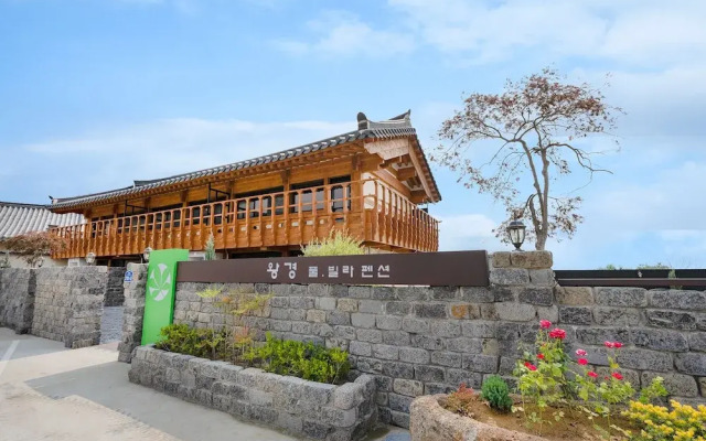 wangkyeong hanoak poolvilla