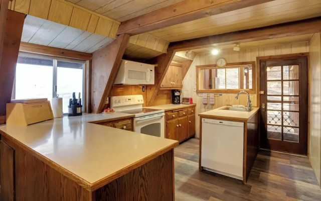 Quaint + Rustic A-frame < 5 Mi to Plumas-eureka!