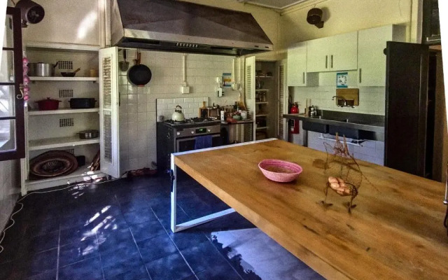 19 Glenhof Road House