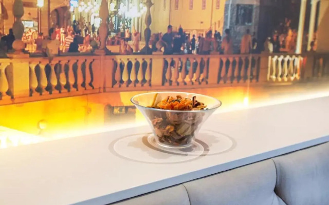 ★ Exclusive Central Apartment ★ FREE Garage ★