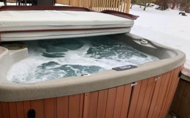 5 Bed Blue Mountain Luxury Chalet with Hot Tub 159