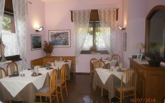 Garni Rosa