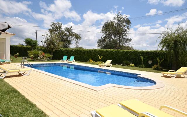 Luxurious Villa in Ferreiras with Private Swimming Pool