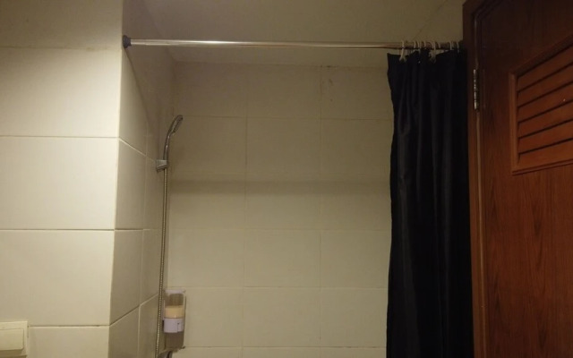 Homey Studio at Beverly Dago Apartment