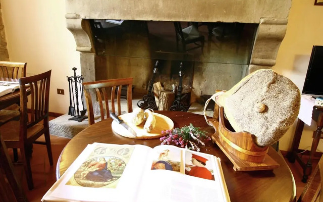 Authentic Farmhouse with Pool, Hot Tub, Playground, Garden