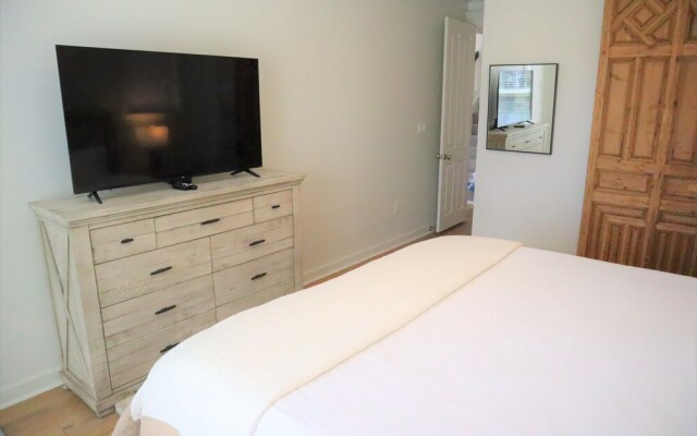 1309 Laurel Grove 3 Bedroom Home by RedAwning