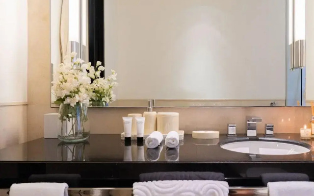 LUX The Address Dubai Marina Suite