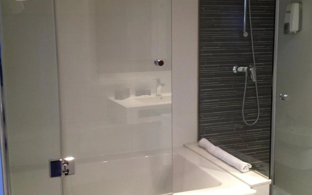 Hotel Tach Madrid Airport