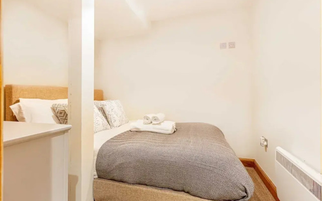 Host Stay Merchant House Basement
