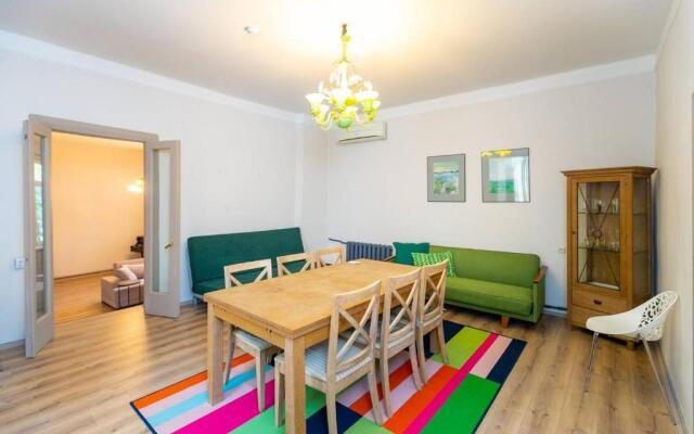 Wehost Apartment Near Fabrika