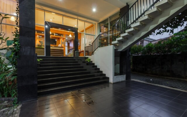 RedDoorz Premium @ Ampera Raya 2