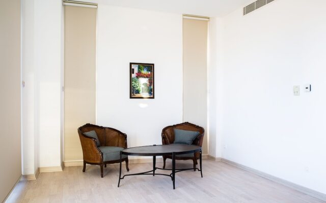 Important Group Villa Prestige