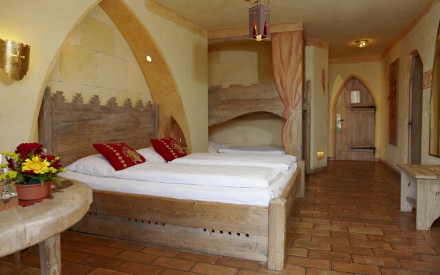 Europa-Park Freizeitpark & Erlebnis-Resort, Hotel Castillo Alcazar