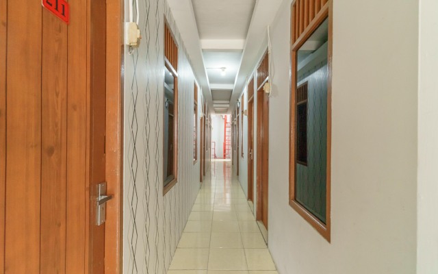 RedDoorz near City Walk Benhil