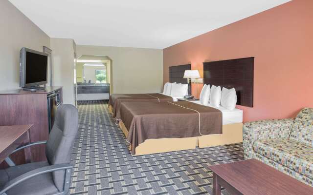 Days Inn & Suites by Wyndham Pine Bluff