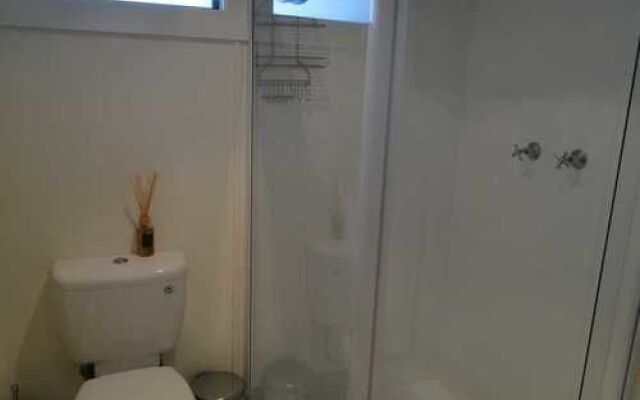 Government Road, 102