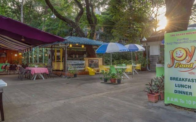 OYO Premium Near Osho Ashram Koregaon Park