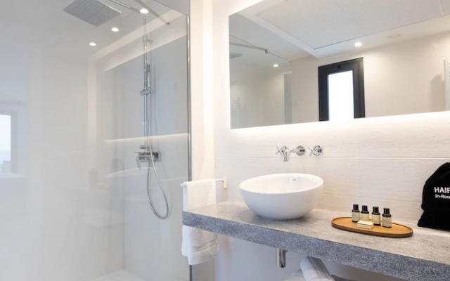 Cala Lanuza Suites