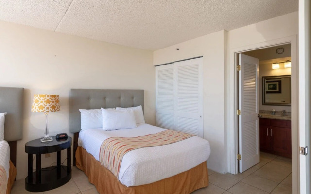 Waikiki Banyan Tower 2
