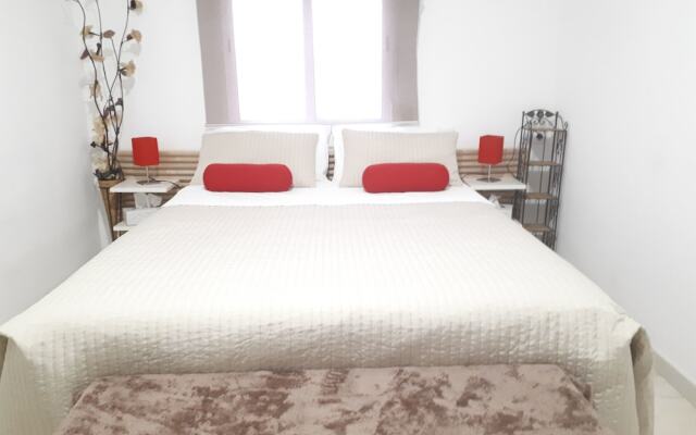 Maria House-The Style Airport Barcelona