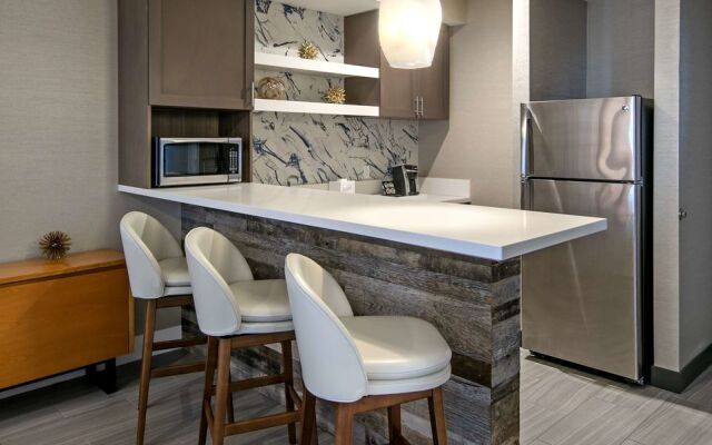 Inn at the Pier Pismo Beach, Curio Collection by Hilton