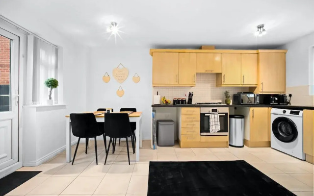 Tipton Escape Haven - 3 Bed House