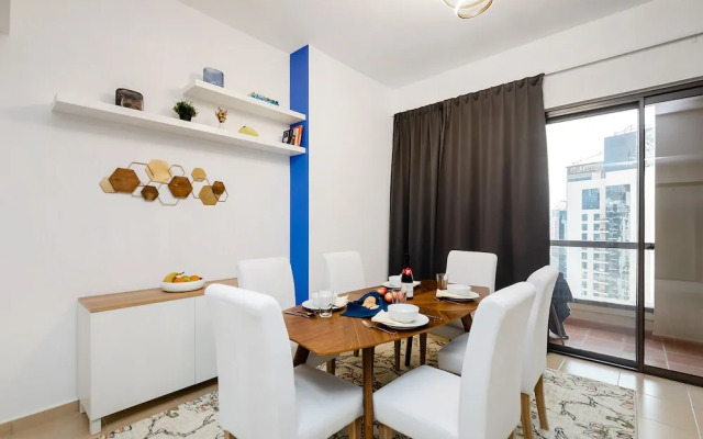 Panoramic Spacious City View 2BR Escape