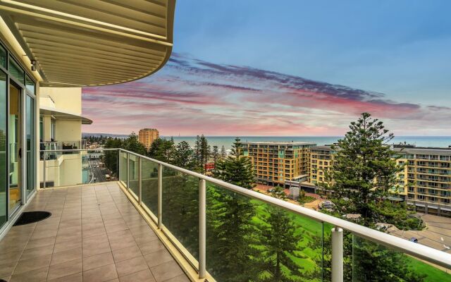 Glenelg Skyline Beachfront Penthouse, Adelaide