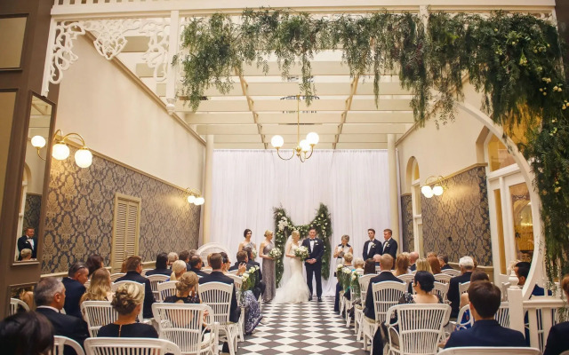 Hadley's Orient Hotel