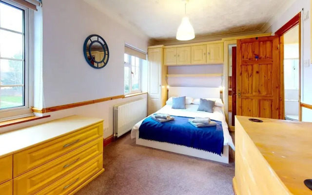 Captivating 4-bed House in Milton Keynes