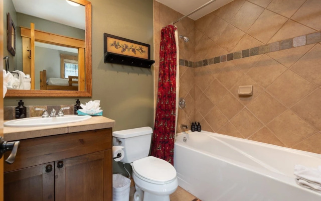 6554 Settlers Creek 3 Bedroom Townhouse by RedAwning
