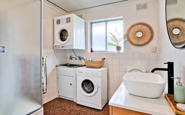 2 Bedroom Apt In Glenelg With Air-con