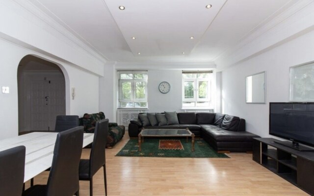 Immaculate 4-bed Apartment Opposite Hyde Park W2