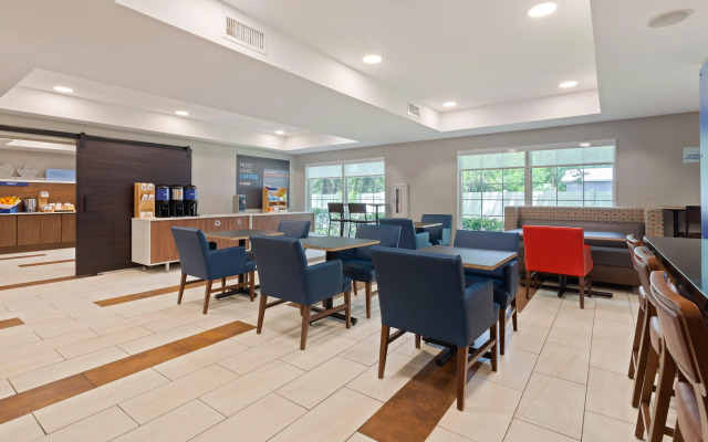 Holiday Inn Express and Suites Jacksonville East, an IHG Hotel