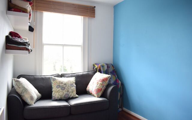 Top Floor 2 Bedroom Apartment in Hackney