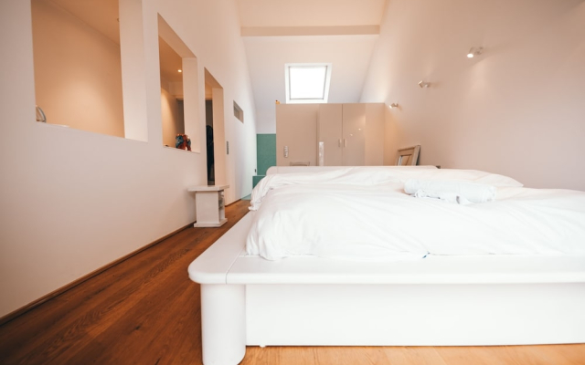 Spacious 2BR House 210m2 w Beautiful Gdn