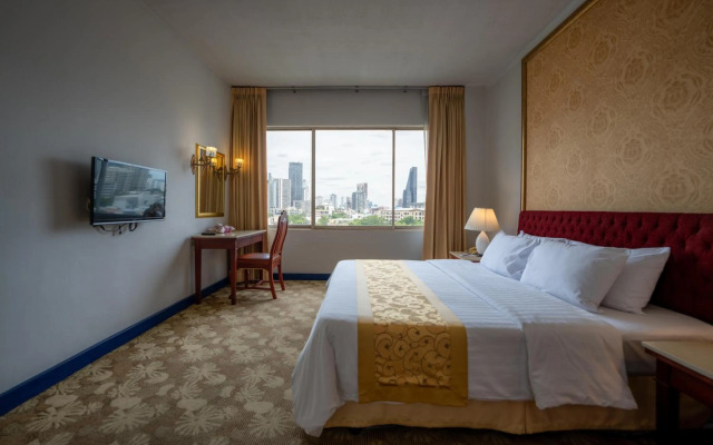 Amdaeng Bangkok Riverside Hotel