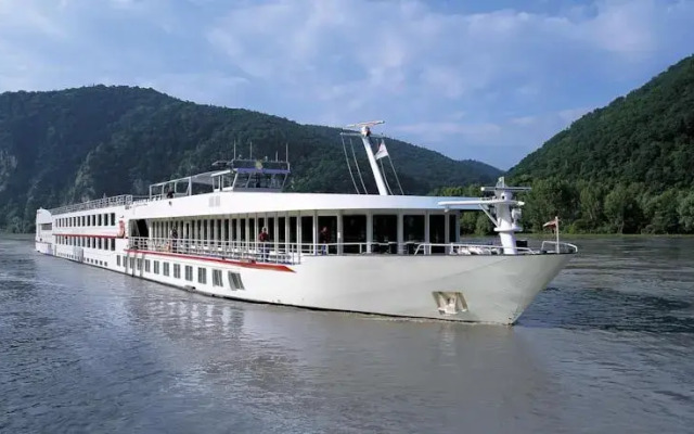 Fairtours Hotelschiff Regina Rheni **** Neuss