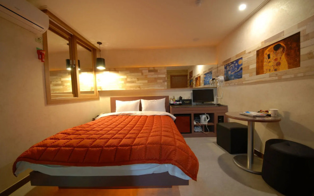 Hyu N Motel