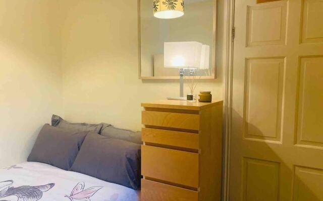 Immaculate 6-bed House in Coventry