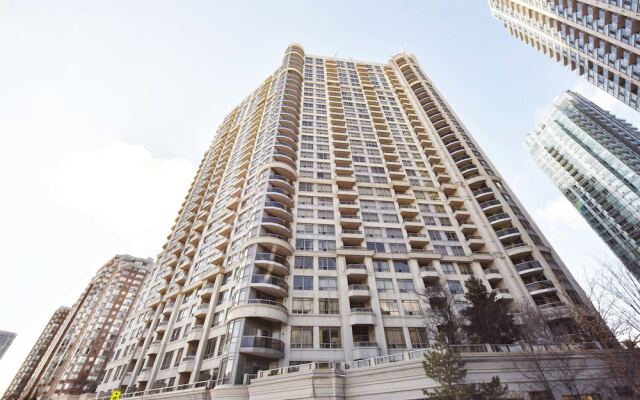 Sarkar Suites - 3888 Duke of York Blvd