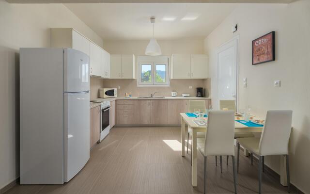 Gennadi Serenity House -beachfront Villa