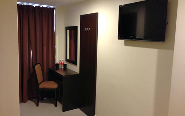 OYO 653 Green World Hotel