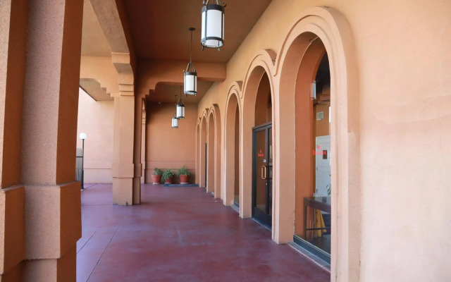 Ramada by Wyndham Fresno North