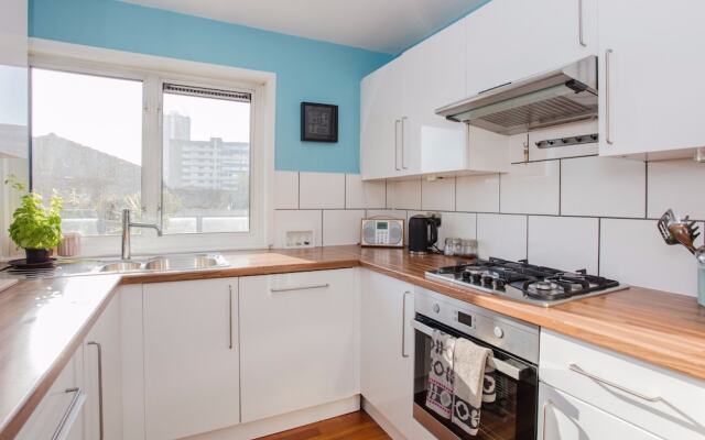 2 Bedroom Flat in Whitechapel with Large Balcony