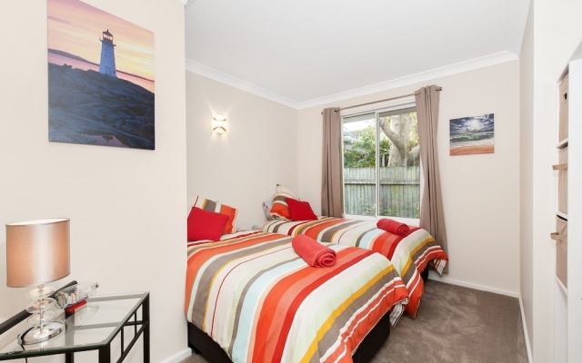 Nelson Street Pine Cottage 5A – Guest Rooms – Nelson Bay