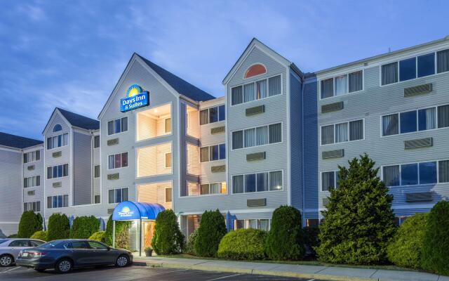 Days Inn & Suites by Wyndham Groton Near the Casinos