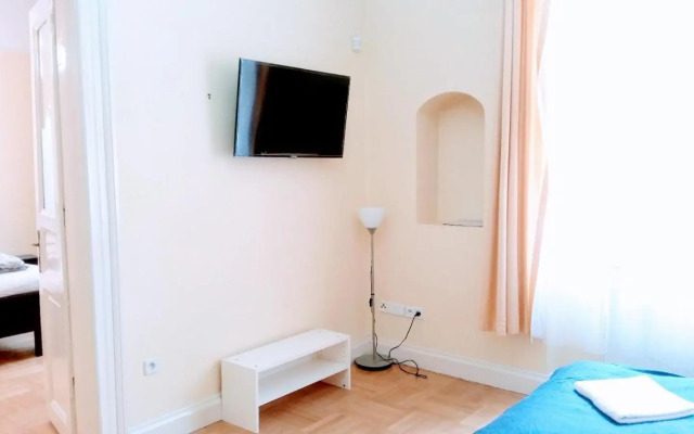 Historic centre-spacious apartment